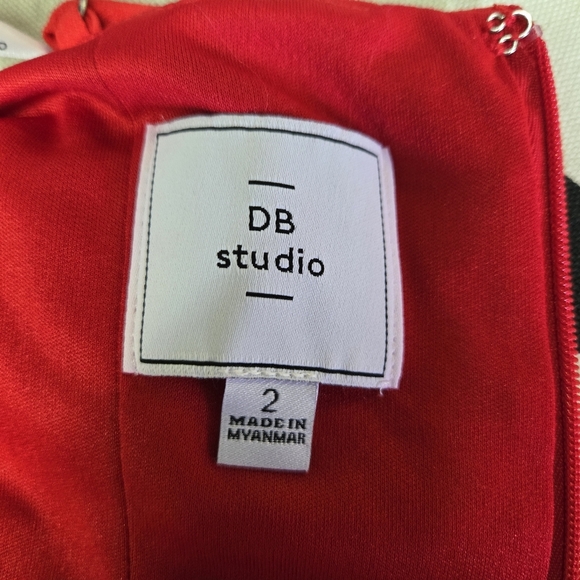 DB STUDIO | Crepe Keyhole Sheath with Side Slit in Poppy sz 2 - Picture 9 of 12